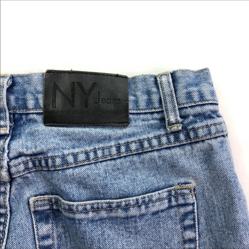 New York & Co Vintage Light Wash Jeans Size 6